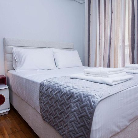 Central 2 Bd Apt With Balcony By Monastiraki Атина Екстериор снимка