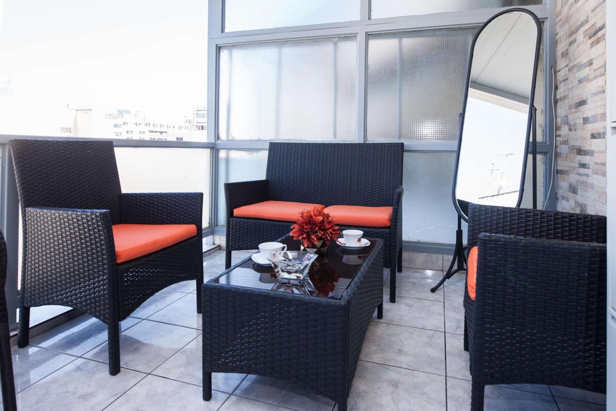Central 2 Bd Apt With Balcony By Monastiraki Атина Екстериор снимка