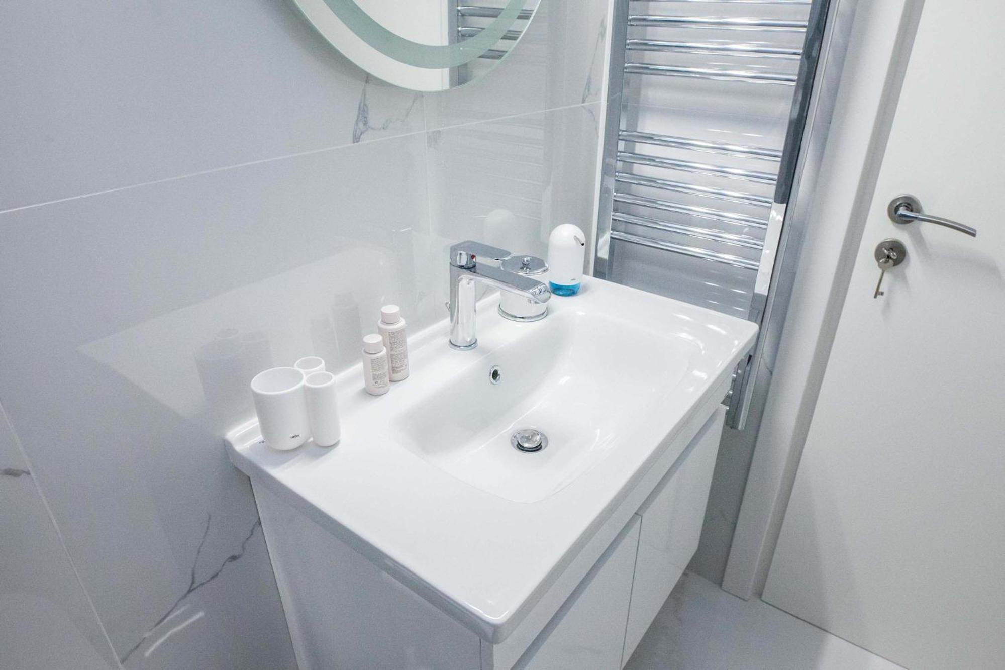 Central 2 Bd Apt With Balcony By Monastiraki Атина Екстериор снимка