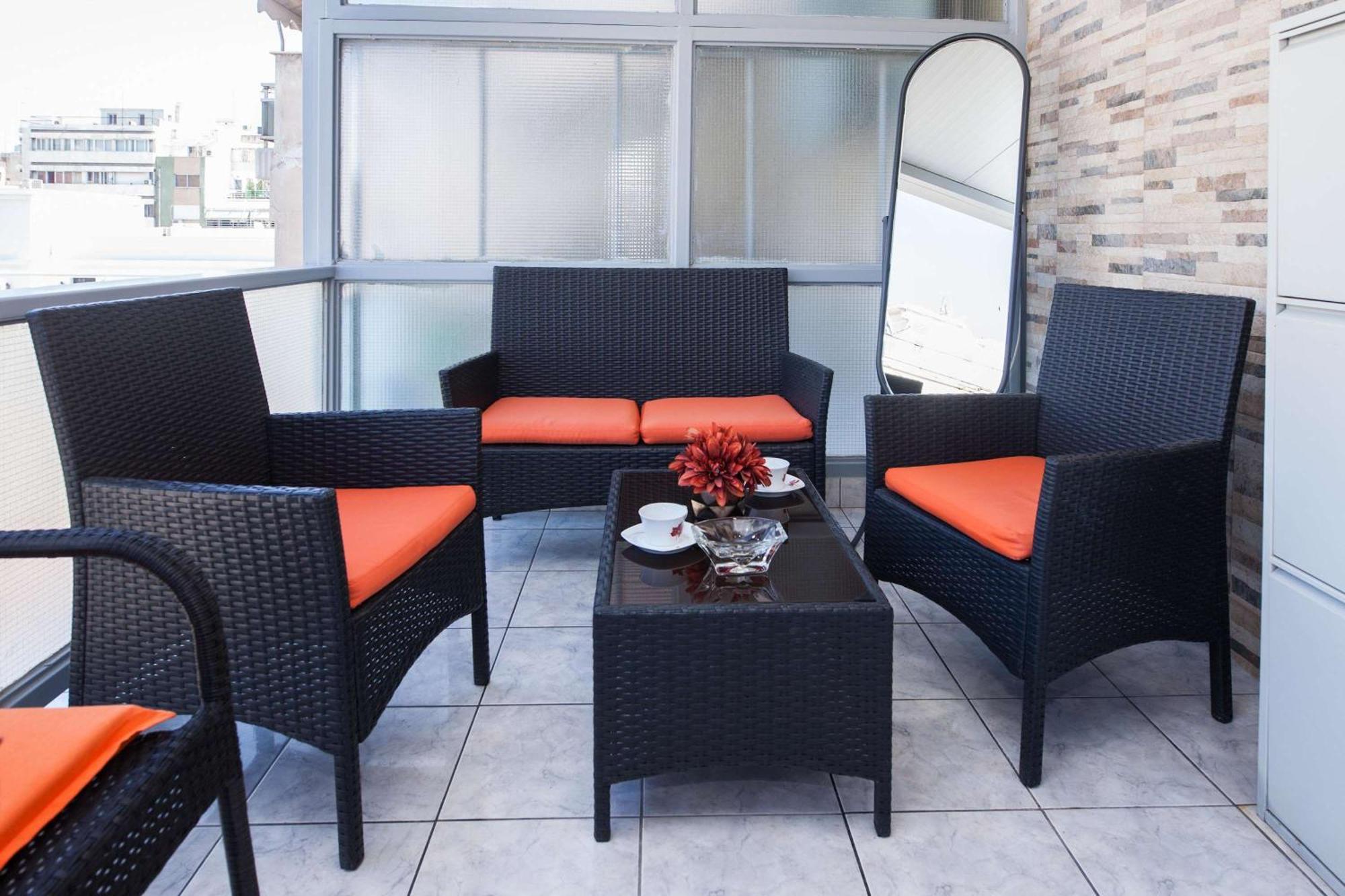 Central 2 Bd Apt With Balcony By Monastiraki Атина Екстериор снимка