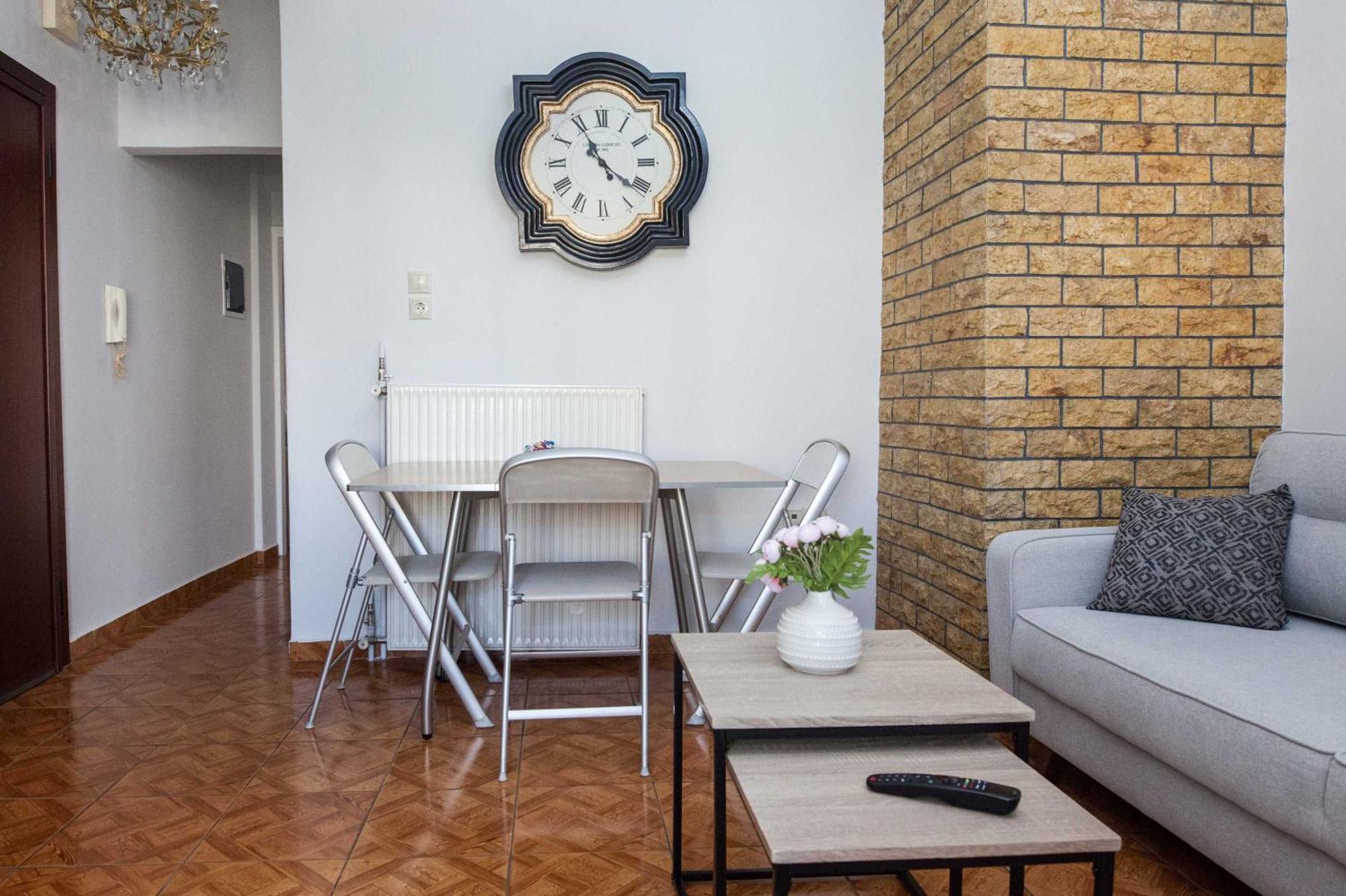 Central 2 Bd Apt With Balcony By Monastiraki Атина Екстериор снимка