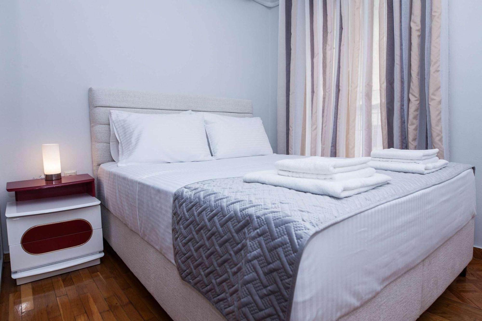 Central 2 Bd Apt With Balcony By Monastiraki Атина Екстериор снимка